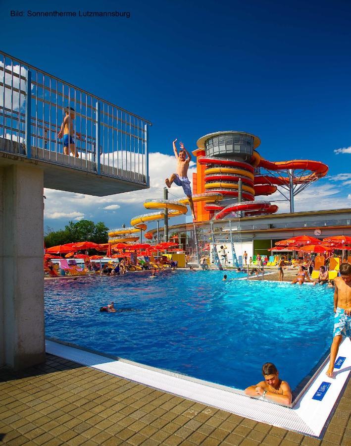 Familien Chalet Mit Direktem Bademantelgang Zur Therme Луцманнсбург Экстерьер фото